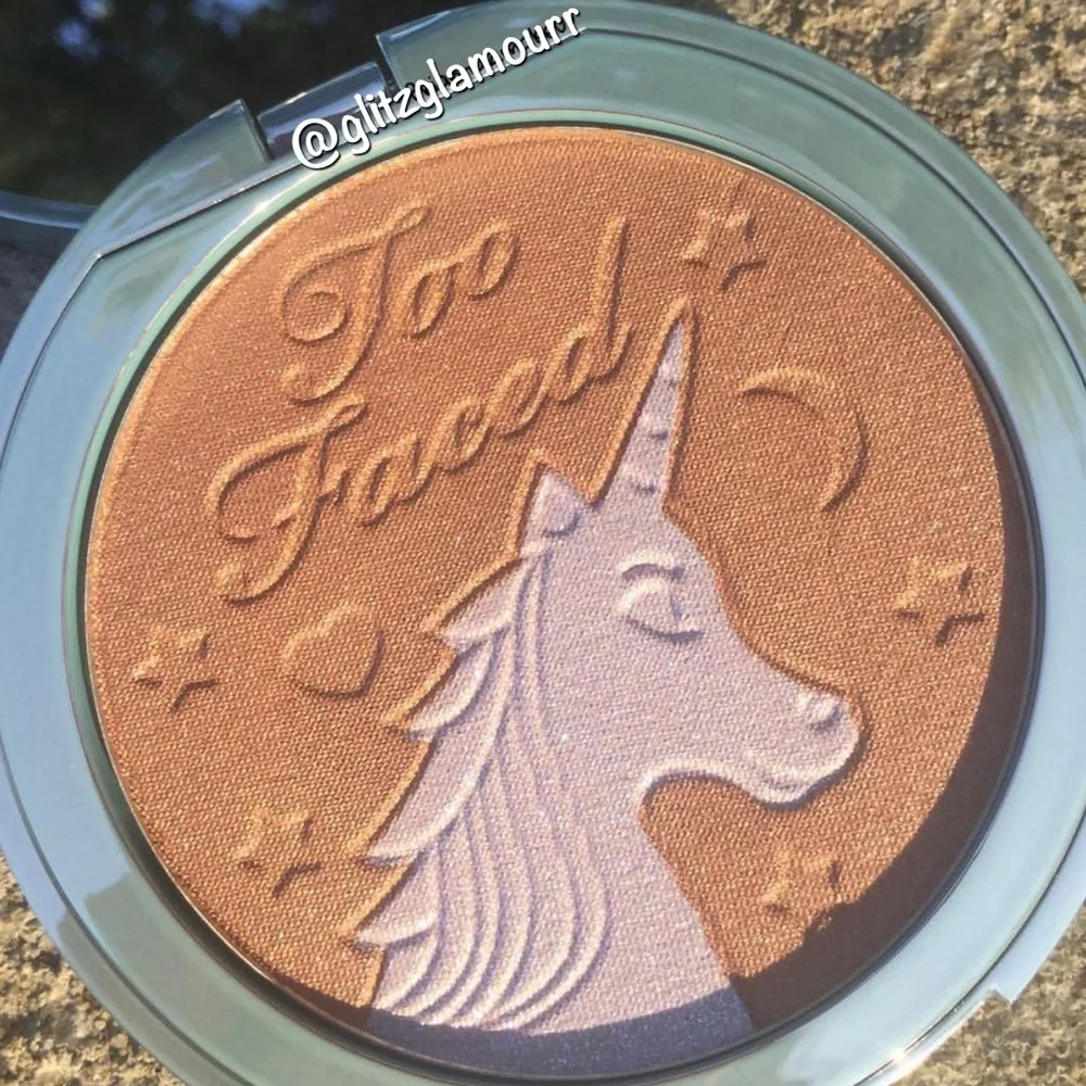 🦄Too Faced Unicorn Tears Iridescent Mystical Bronzer🦄